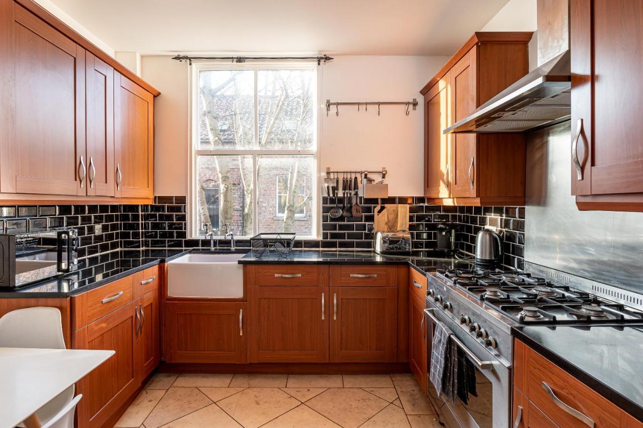 The Old Coach House Apartment York Bagian luar foto