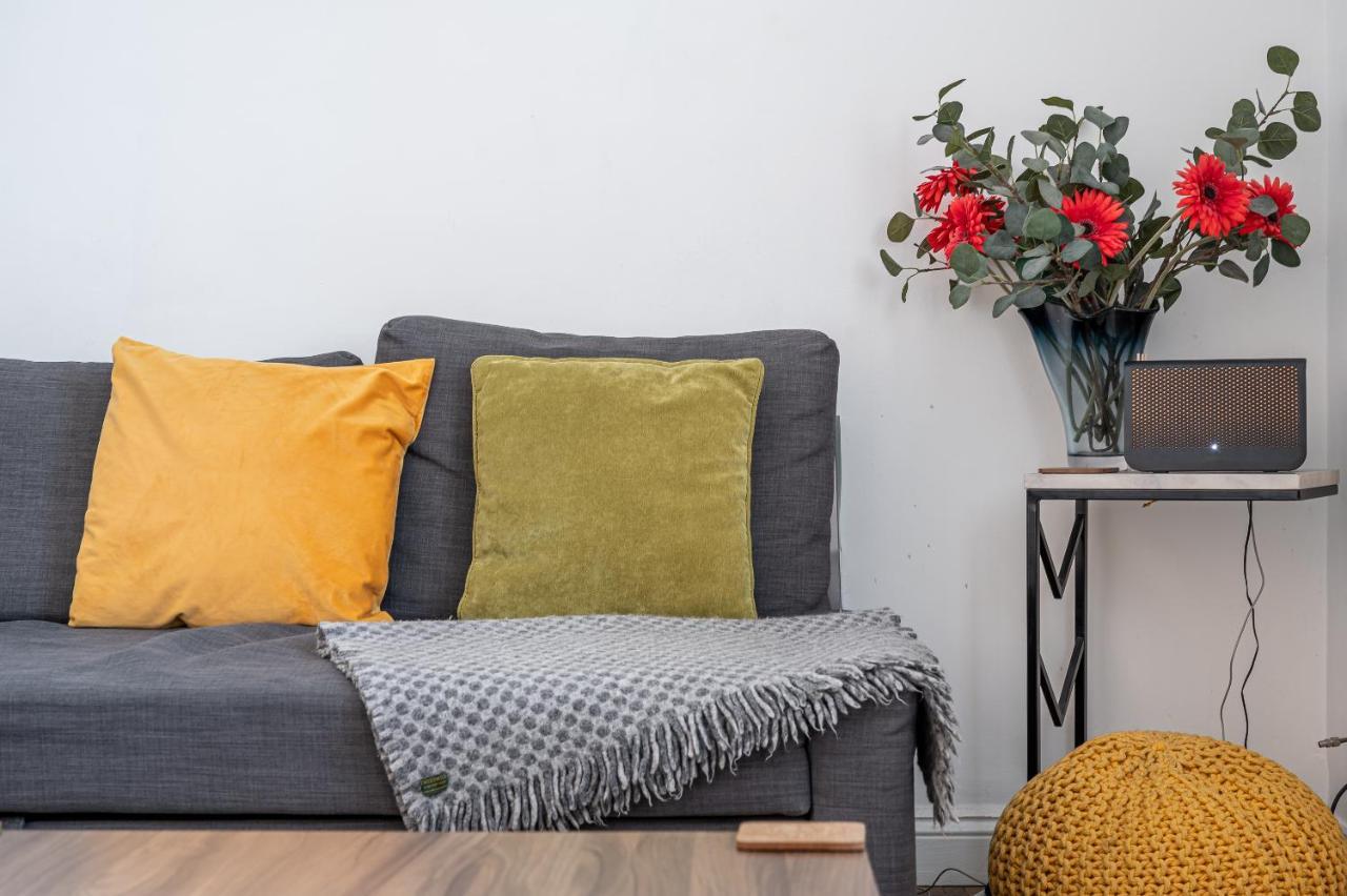 The Old Coach House Apartment York Bagian luar foto