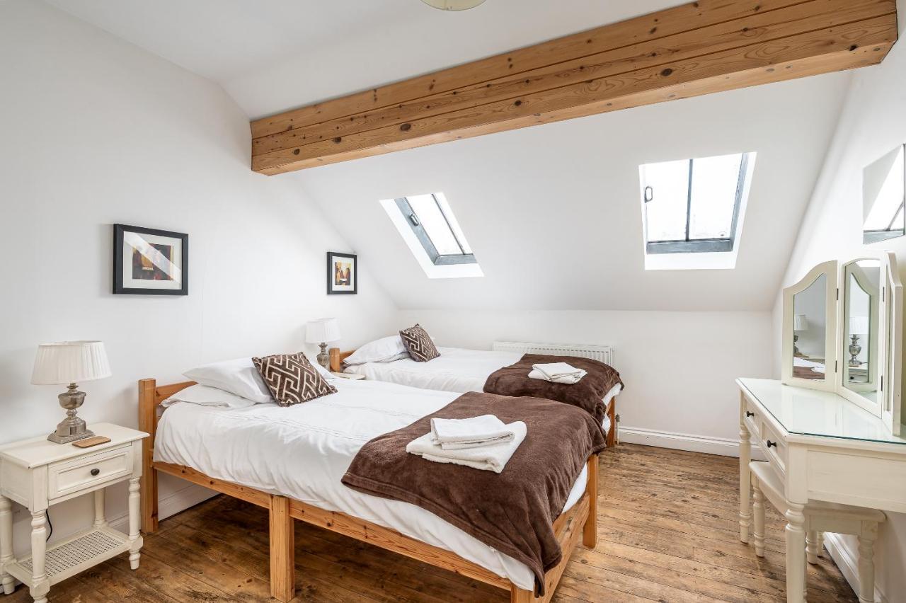 The Old Coach House Apartment York Bagian luar foto