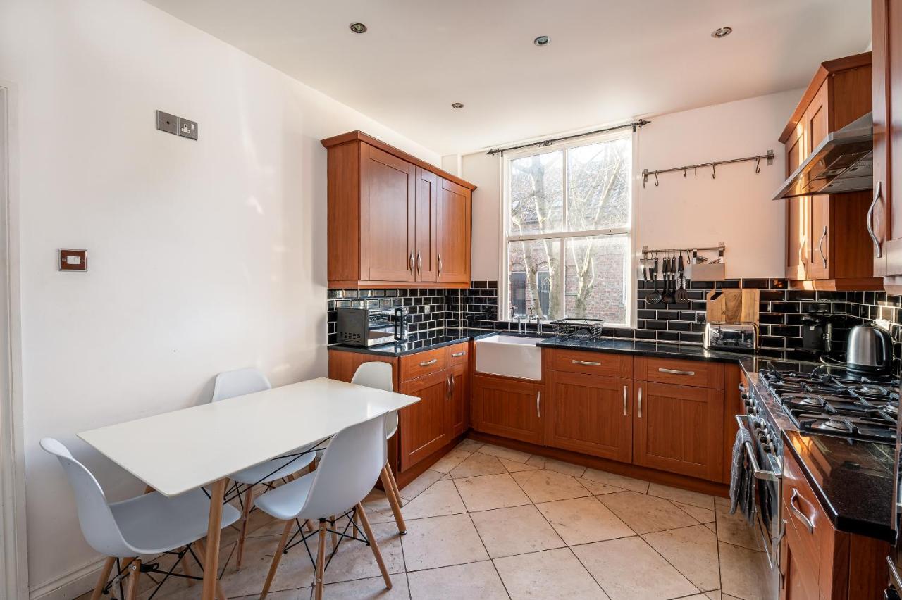 The Old Coach House Apartment York Bagian luar foto